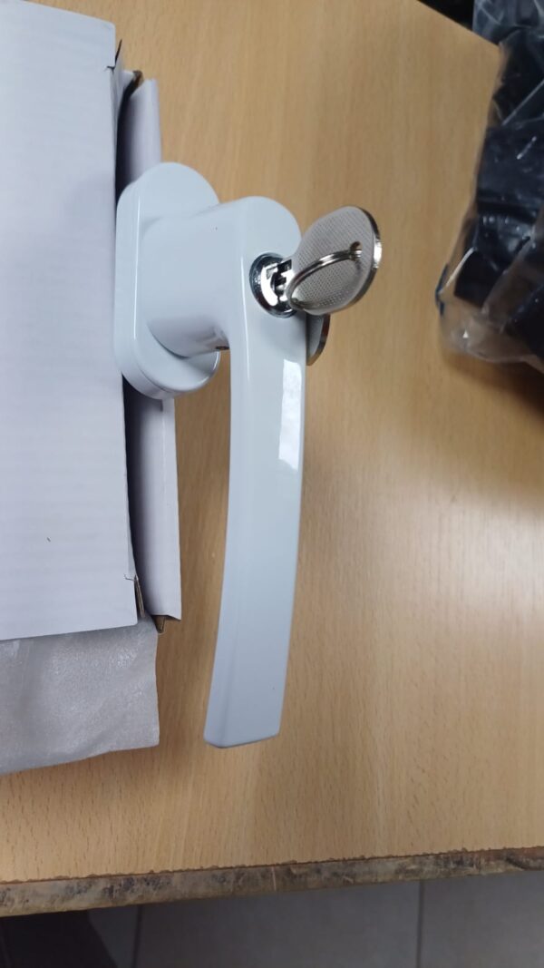 Manija con Llave blanca para Ventana de Aluminio